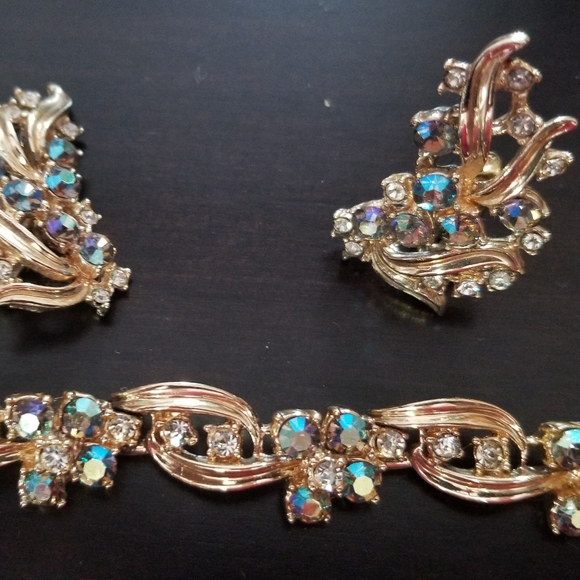 Vintage Necklace Set - Picture 2 of 5